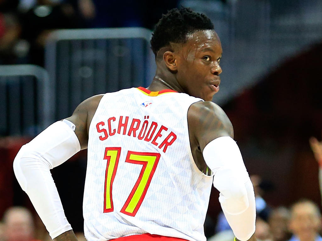 Hat seine Wurzeln nicht vergessen: Dennis Schroeder (l.) Hat seine Wurzeln nicht vergessen: Dennis Schroeder (l.)