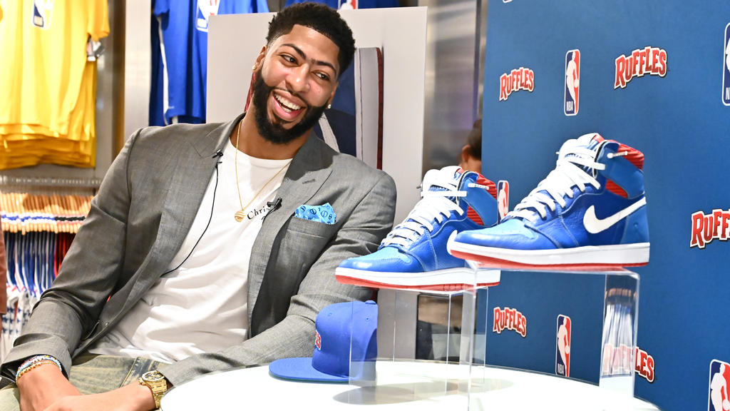 Anthony Davis wechselt zu den Los Angeles Lakers Anthony Davis wechselt zu den Los Angeles Lakers