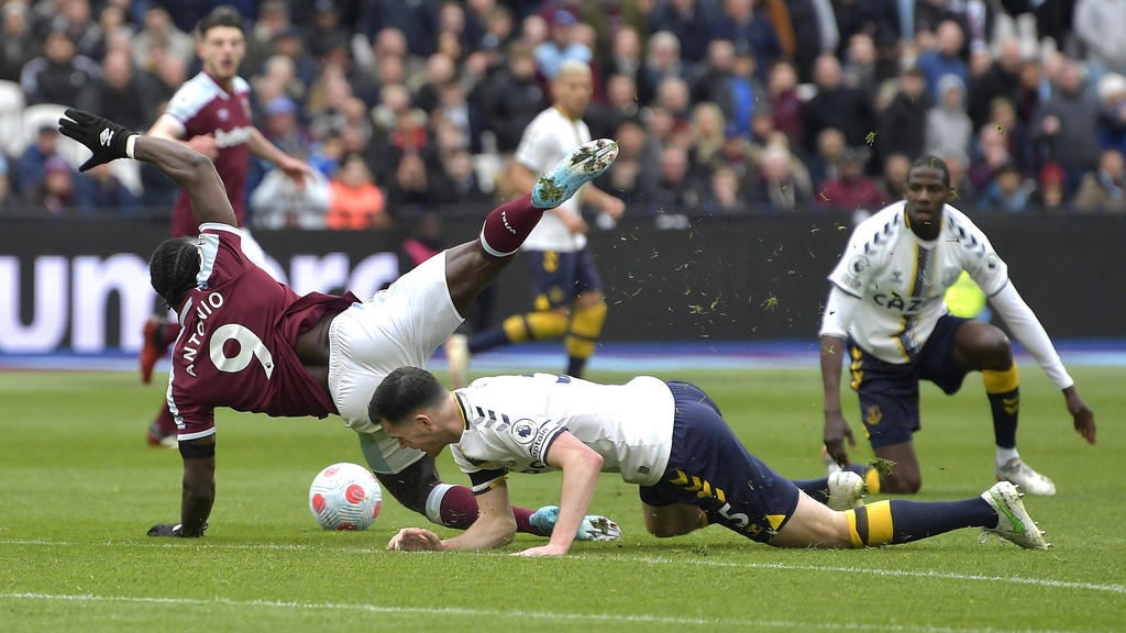 West Ham revive top four bid