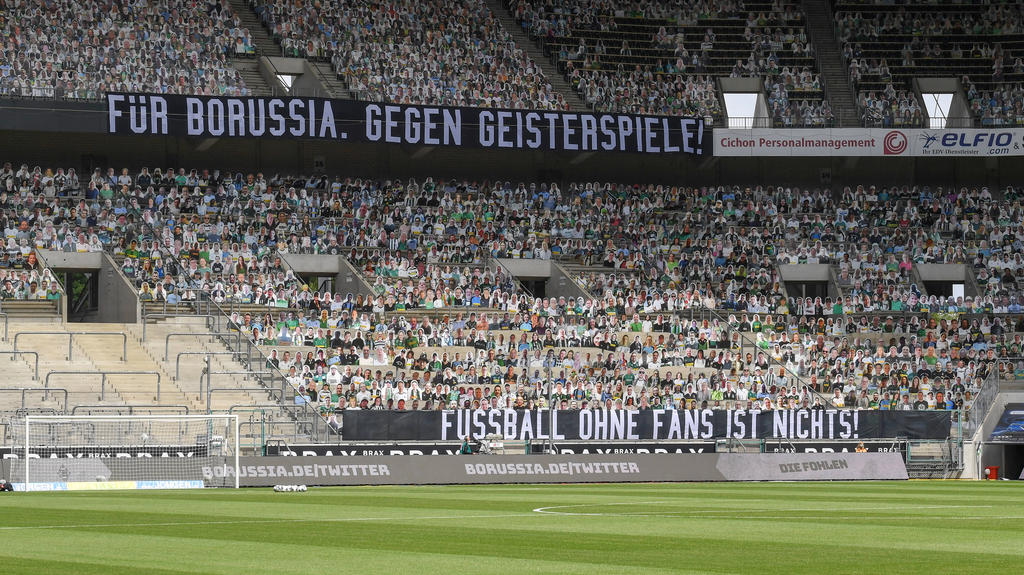 13.000 Pappkameraden warten gespannt auf den Anpfiff