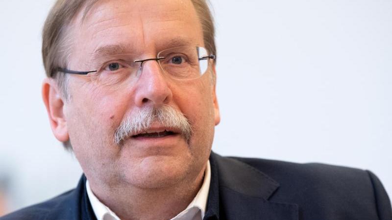 Rainer Koch bestätigte, dass der ursprüngliche EM-Plan bestehen bleibt Rainer Koch bestätigte, dass der ursprüngliche EM-Plan bestehen bleibt