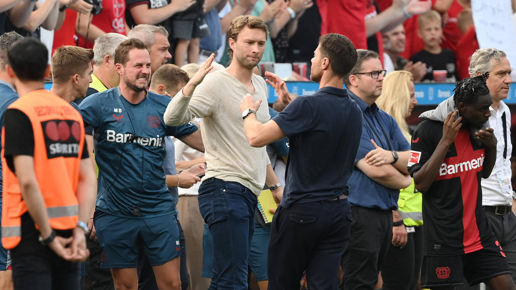 Sport-Geschäftsführer Simon Rolfes hat seinen Vertrag bei Bayer Leverkusen verlängert