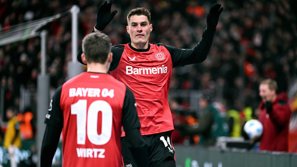 Florian Wirtz (l.) und Patrik Schick spielen gemeinsam bei Bayer Leverkusen