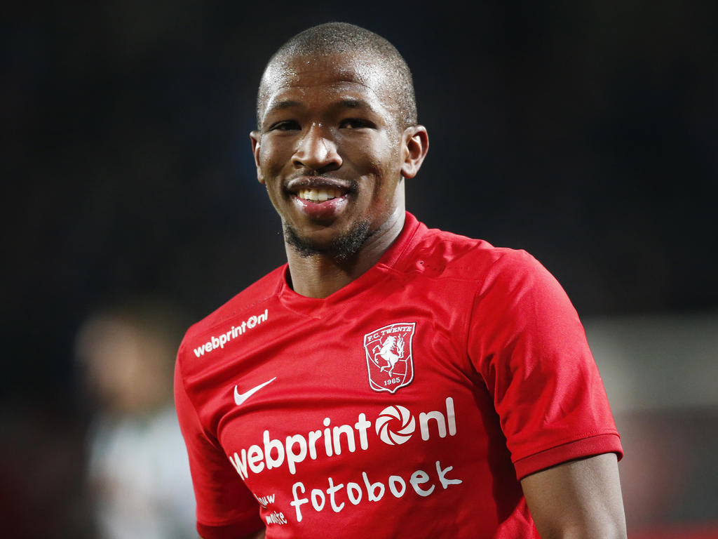 Kamohelo Mokotjo kan lachen, want zijn assist werd door Jerson Cabral gepromoveerd tot doelpunt. FC Twente leidt met nog tien minuten te spelen met 2-0 tegen FC Groningen. (27-02-2016)