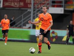 Robert Mühren heeft de bal tijdens FC Volendam - Roda JC Kerkrade. (25-8-2014)