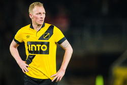 Henrico Drost baalt na gelijkspel tegen FC Dordrecht. Zijn ploeg Breda heeft zojuist een 2-0 voorsprong uit handen gegeven. Eindstand is 2-2. (11-04-2015)