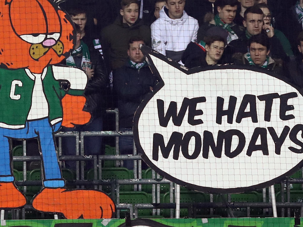 Fans von Werder Bremen protestieren gegen Montagsspiele
