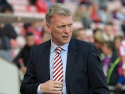David Moyes neemt bij de hervatting van de wedstrijd Sunderland - West Bromwich Albion weer plaats op de bank. (01-10-2016)