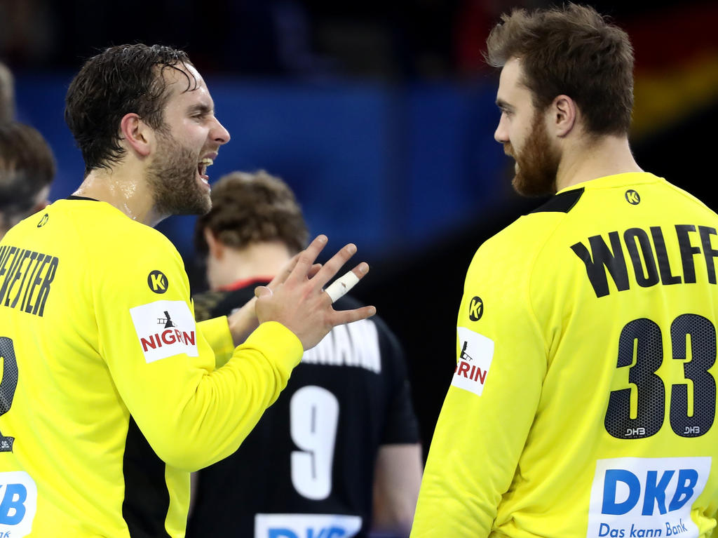 Die Handball-Nationalkeeper Heinevetter (l.) und Wolff sind große Fußball-Fans