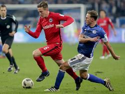 Bastian Oczipka (l.) würde gerne das Trikot von Schalke tragen