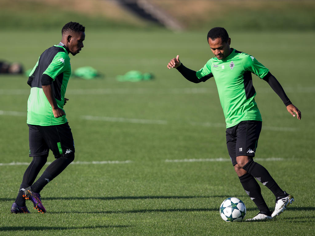 Ibrahima Traoré (l.) stieg wieder ins Training von Borussia Mönchengladbach ein Ibrahima Traoré (l.) stieg wieder ins Training von Borussia Mönchengladbach ein