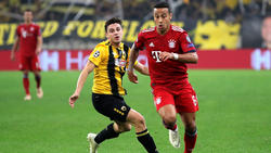 Konstantinos Galanopoulos (l.) im Duell mit Thiago vom FC Bayern