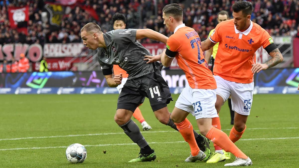 Der SV Darmstadt dreht in Überzahl die Partie in Nürnberg Der SV Darmstadt dreht in Überzahl die Partie in Nürnberg