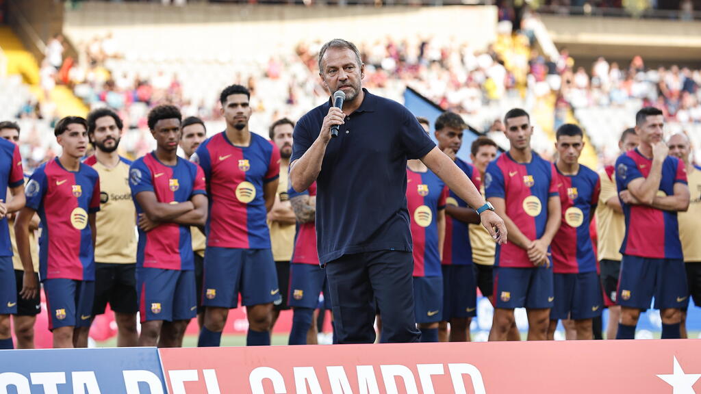 Hansi Flick peilt in der ersten Saison beim FC Barcelona einen Titelgewinn an Hansi Flick peilt in der ersten Saison beim FC Barcelona einen Titelgewinn an
