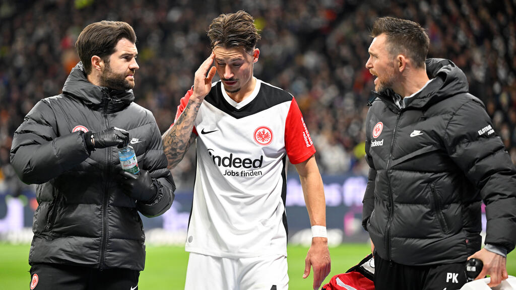 Robin Koch verletzte sich im Bundesliga-Spiel gegen Bayer Leverkusen Robin Koch verletzte sich im Bundesliga-Spiel gegen Bayer Leverkusen