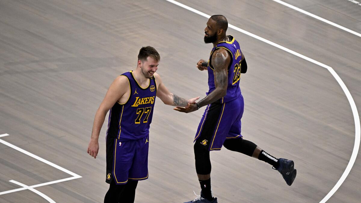 Die Los Angeles Lakers beginnen die Saison gegen die Golden State Warriors.