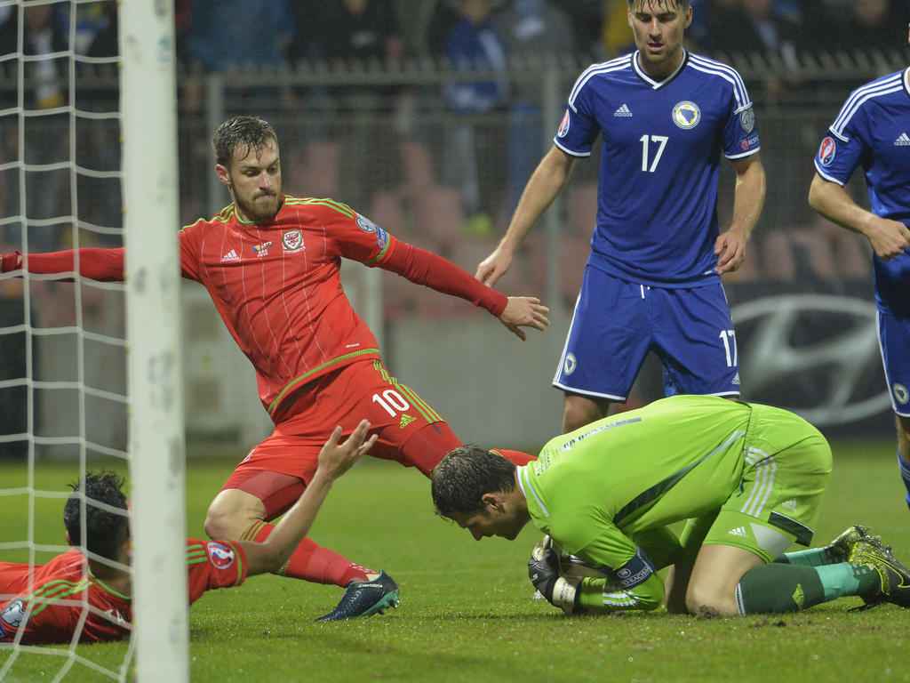 Para los galeses el partido en Bosnia fue una noche histórica. (Foto: Getty)