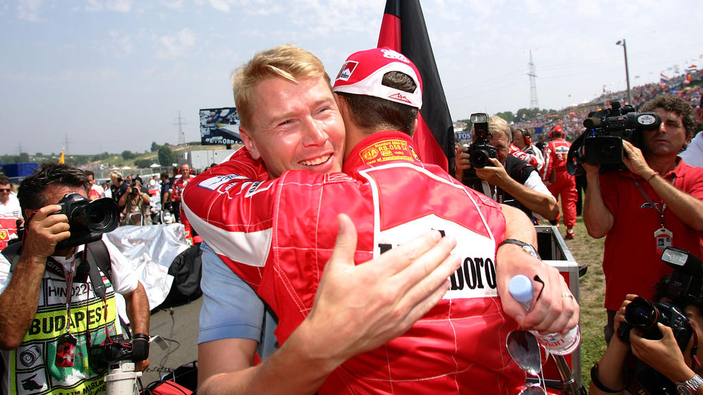 Michael Schumacher und Mika Häkkinen (l.) Michael Schumacher und Mika Häkkinen (l.)