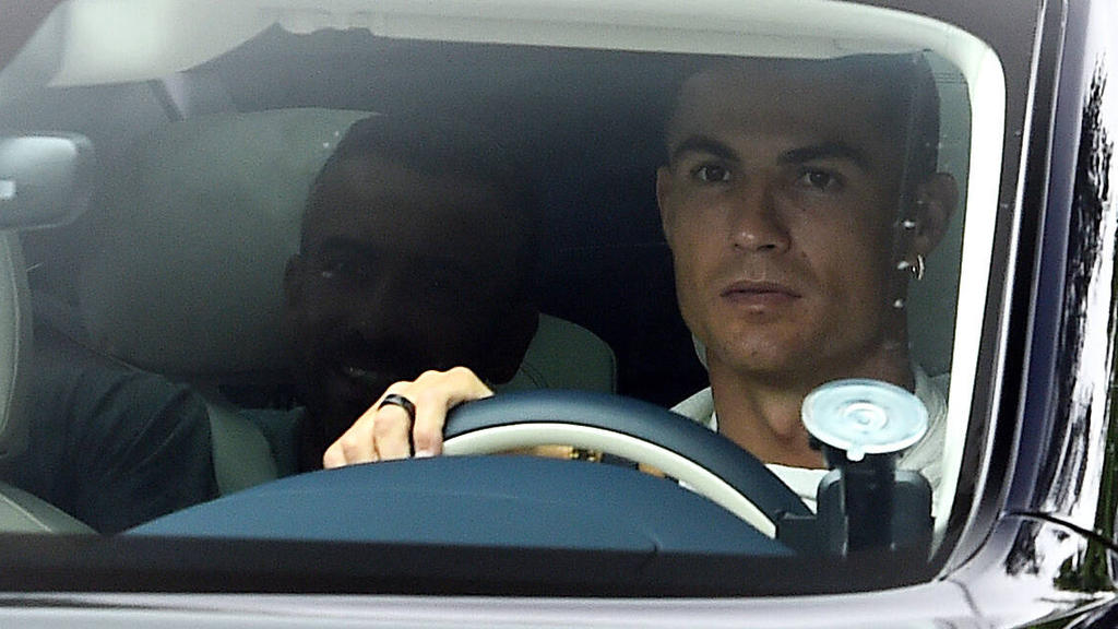 Ronaldo arrives at Man Utd training ground