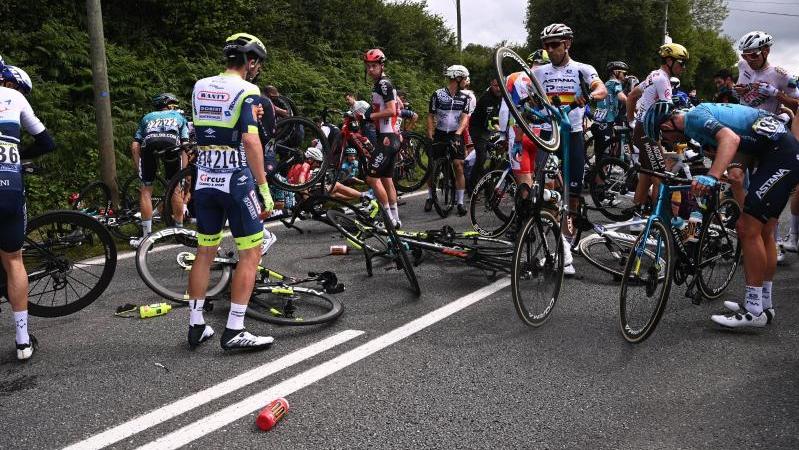 Tour de France: Schild-Eklat: Tour zieht Anzeige zurück ...