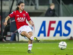 De vleugelverdediger maakt zijn debuut voor AZ in het duel met HHC in de kwartfinale van de KNVB beker. (02-02-2016)