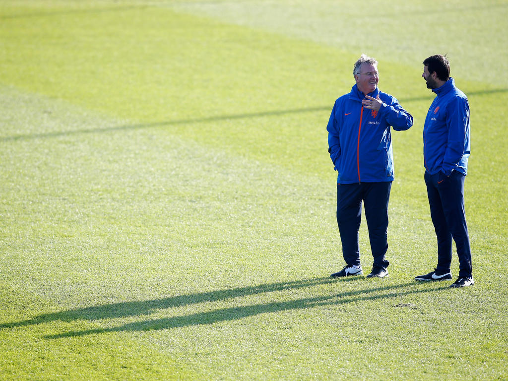 Guus Hiddink (l.) mit seinem Co-Trainer Ruud van Nistelrooy