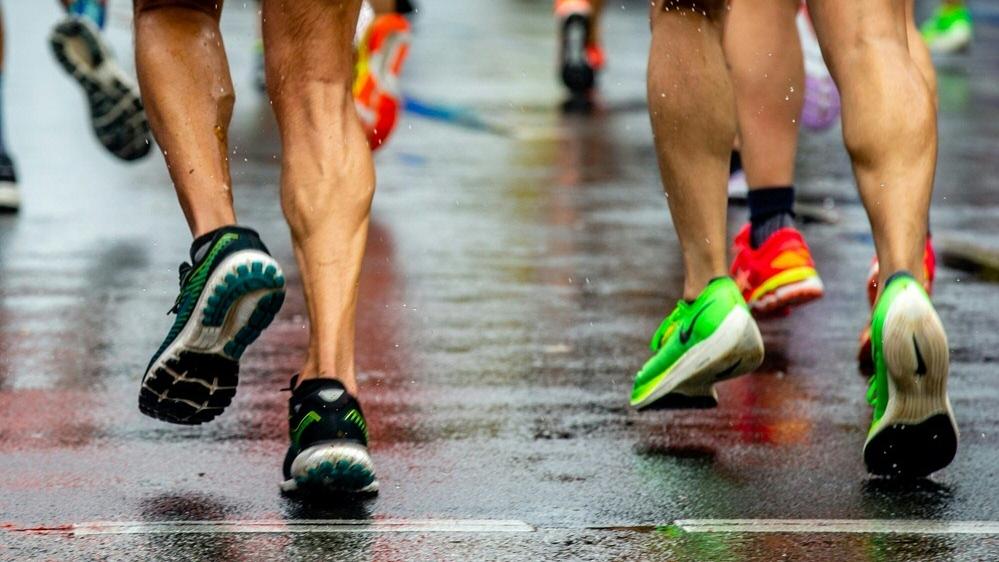 Nochomovitz läuft über 42 Kilometer auf dem Balkon Nochomovitz läuft über 42 Kilometer auf dem Balkon