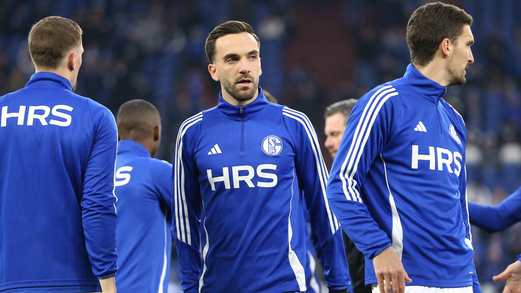 Kenan Karaman (M.) schaltet sich in die Kaderplanung beim FC Schalke 04 ein Kenan Karaman (M.) schaltet sich in die Kaderplanung beim FC Schalke 04 ein