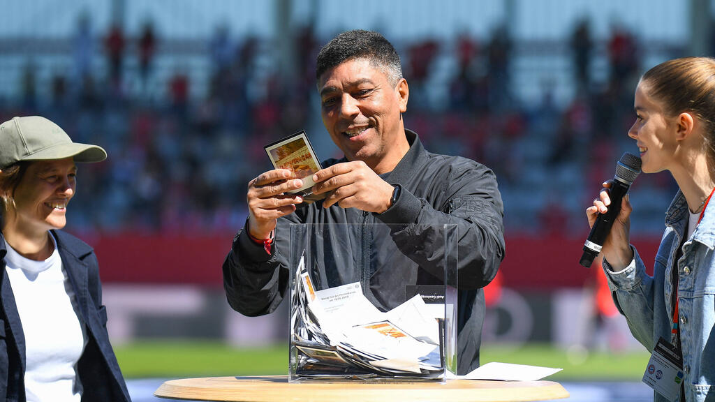Der ehemalige Münchner Angreifer Giovane Elber hat dem FC Bayern zwei Transferwünsche zugesandt Der ehemalige Münchner Angreifer Giovane Elber hat dem FC Bayern zwei Transferwünsche zugesandt