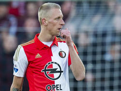 Lex Immers krijgt in de topper tussen Feyenoord en PSV twintig minuten speeltijd van trainer Giovanni van Bronckhorst. De aanvallende middenvelder moet in de slotfase van de wedstrijd helpen de 0-1 achterstand weg te poetsen. (17-01-2016)