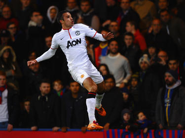 Robin van Persie springt een gat in de lucht nadat hij Manchester United op voorsprong heeft gezet tegen Crystal Palace (22-2-2014)