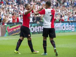 Tonny Vilhena (l.) viert samen met doelpuntenmaker Jean-Paul Boëtius (r.) de 2-0 van Feyenoord tegen Go Ahead Eagles. (30-03-2014)