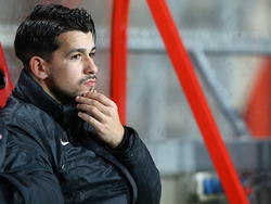 Dario Tanda zit zich te verbijten op de bank tijdens Jong FC Twente - Sparta (12-12-2014). 