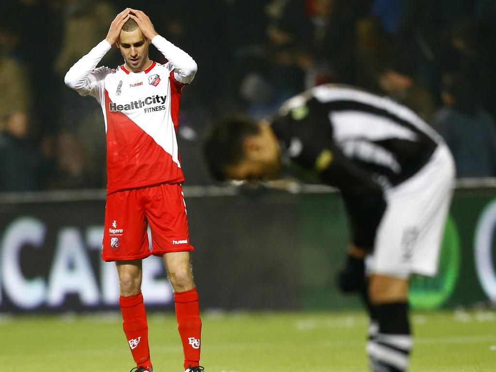 Na het laatste fluitsignaal bij Heracles Almelo - FC Utrecht baalt Danny Verbeek flink. Hij verwachtte meer dan een 1-1 gelijkspel. (21-02-2015)