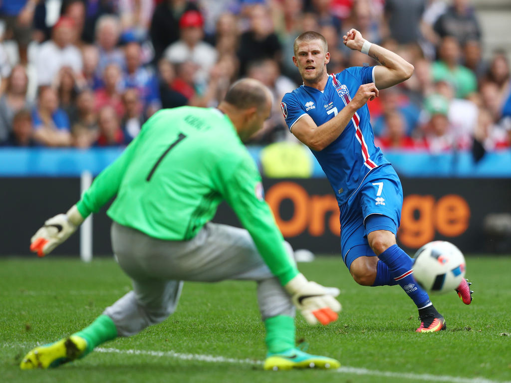 Jóhann Guðmundsson beim EM-Spiel von Island gegen Ungarn