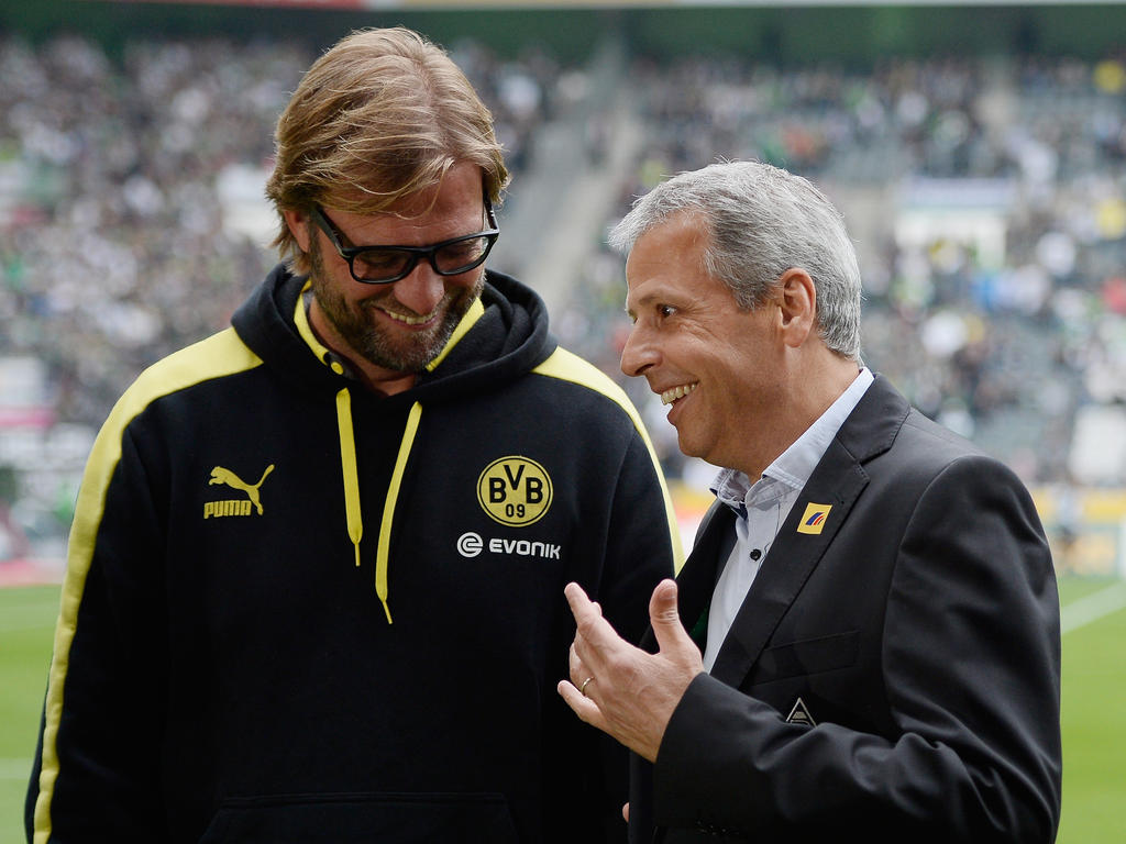 El viejo y el nuevo entrenador del Dortmund charlando. (Foto: Getty)