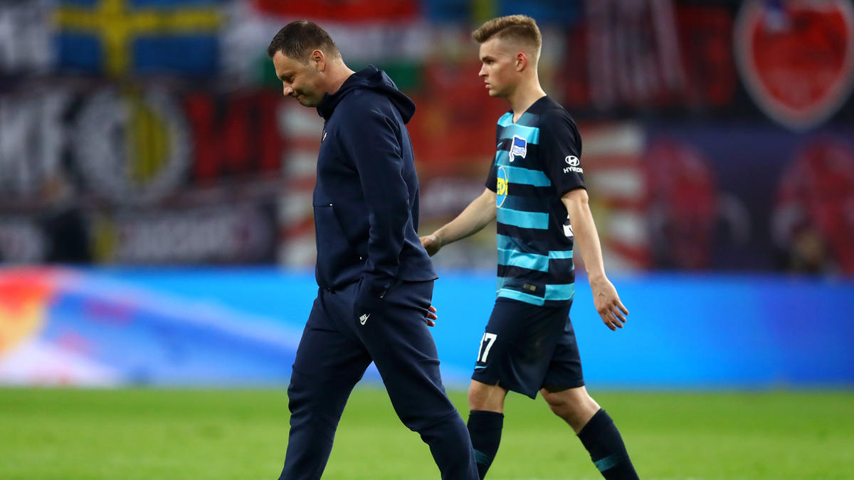 Pál Dárdai (l.) musste in Leipzig eine seiner schwersten Niederlagen verkraften Pál Dárdai (l.) musste in Leipzig eine seiner schwersten Niederlagen verkraften