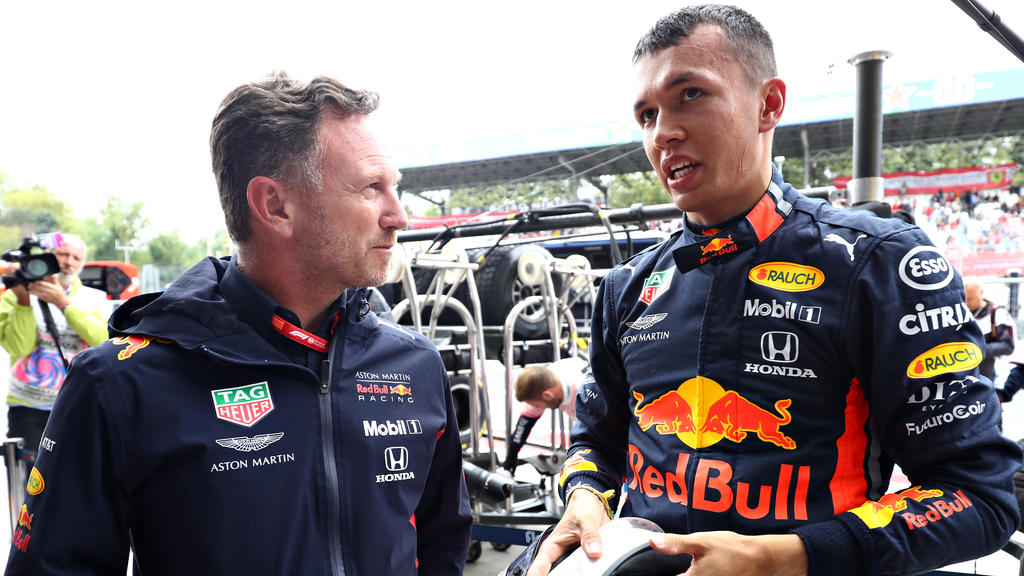 Alex Albon (re.) kassiert ein dickes Lob vom Red-Bull-Teamchef Alex Albon (re.) kassiert ein dickes Lob vom Red-Bull-Teamchef