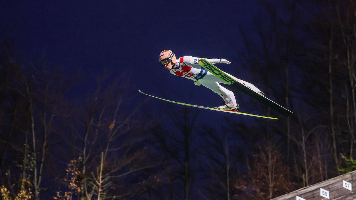 Skisprung-Star Dawid Kubacki konnte beide Springen beim Weltcup-Auftakt gewinnen