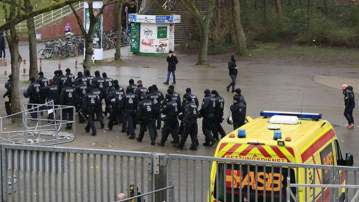 In Bremen hatte die Polizei alle Hände voll zu tun In Bremen hatte die Polizei alle Hände voll zu tun
