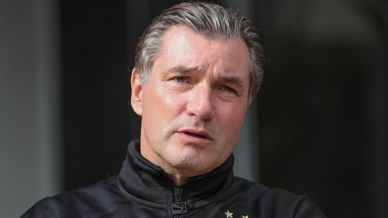 BVB-Sportdirektor Michael Zorc ist vom Erreichen der Champions League ohne neue Spieler im Winter überzeugt BVB-Sportdirektor Michael Zorc ist vom Erreichen der Champions League ohne neue Spieler im Winter überzeugt