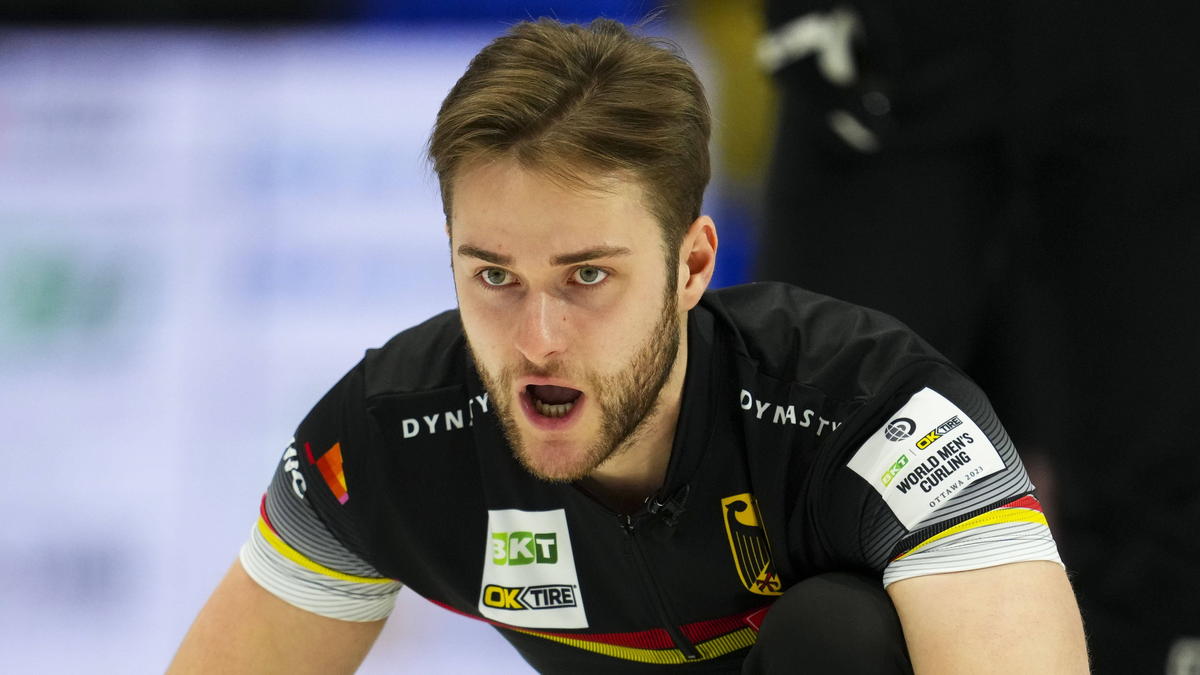 Skip Sixten Totzek führte die deutschen Curler zum ersten WM-Sieg