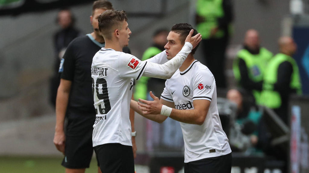 Rafael Borré (re.) könnte Eintracht Frankfurt in Richtung Südamerika verlassen