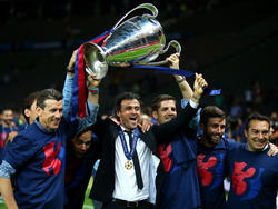 Was für eine Saison! Wie sechs Jahre zuvor Pep Guardiola gewinnt Luis Enrique (M.) in seinem ersten Jahr als Barca-Coach nach Meisterschaft und Pokal auch die Champions League (06.06.2015).