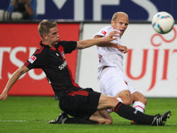 Tobias Werner (r.) im Duell mit Leverkusens Lars Bender (September 2011).