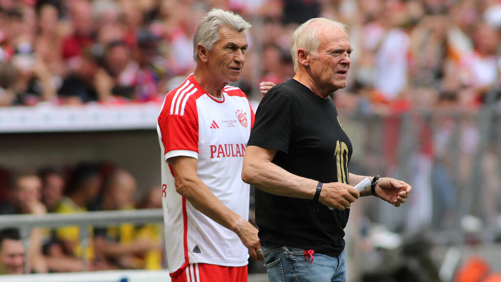 Beim Legendenspiel des FC Bayern gegen BVB wechselte Hermann Gerland Münchens Klub-Ikone Klaus Augenthaler ein Beim Legendenspiel des FC Bayern gegen BVB wechselte Hermann Gerland Münchens Klub-Ikone Klaus Augenthaler ein
