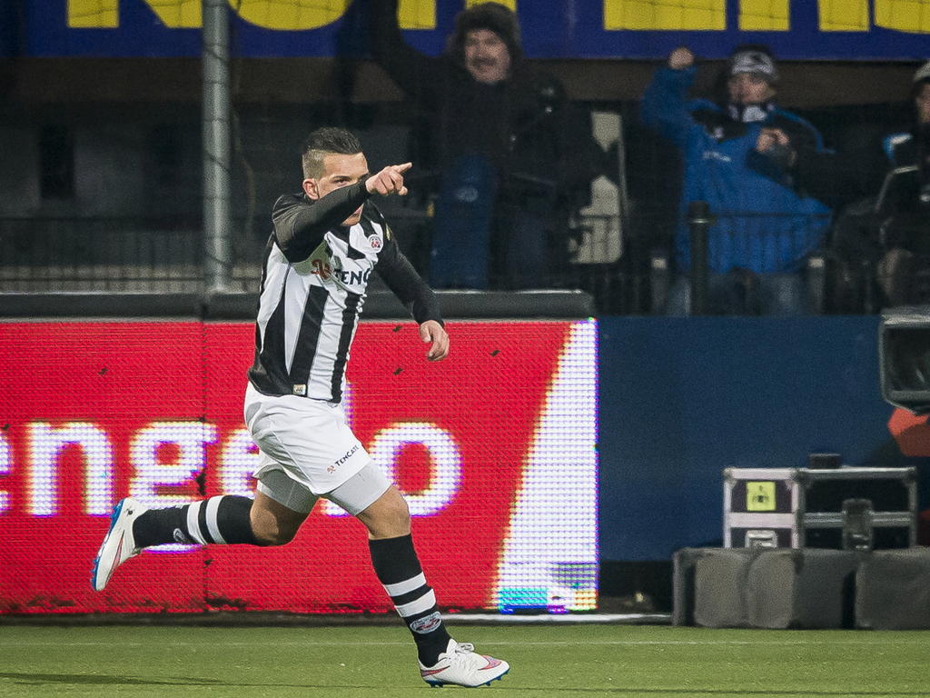 Brahim Darri viert de 1-0 tijdens het competitieduel Heracles Almelo - FC Groningen. (05-02-2015) Brahim Darri viert de 1-0 tijdens het competitieduel Heracles Almelo - FC Groningen. (05-02-2015)
