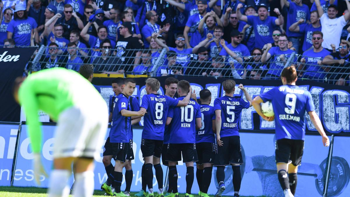 Waldhof Mannheim ist in die 3. Liga aufgestiegen Waldhof Mannheim ist in die 3. Liga aufgestiegen