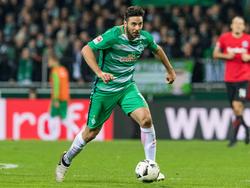 Claudio Pizarro will bald wieder für Werder auf dem Platz stehen