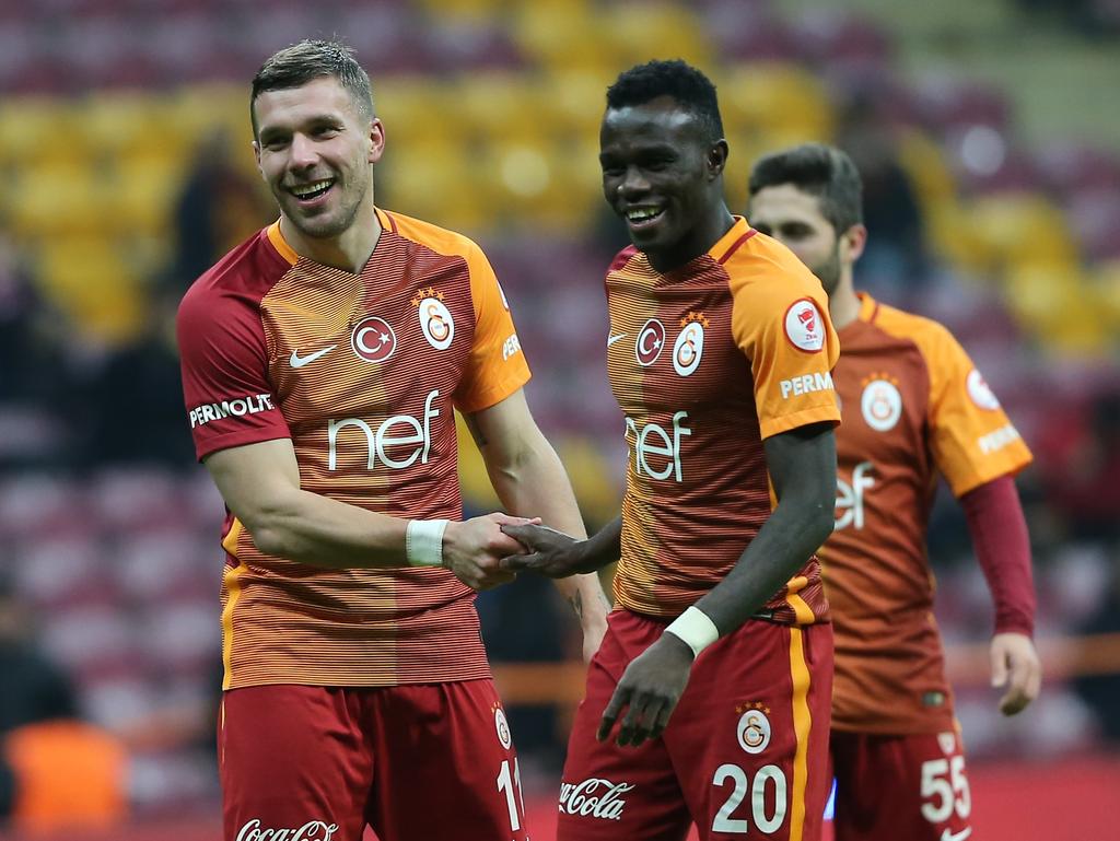 Lukas Podolski (l.) könnte Galatasaray zeitnah verlassen